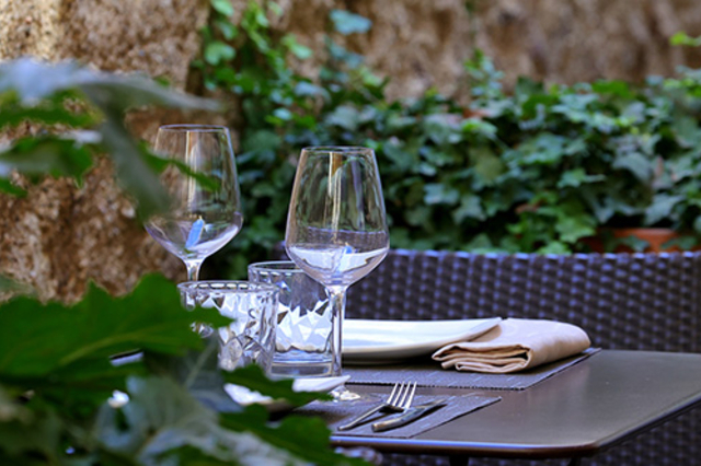 L'Entre Pots Pézenas • restaurant cuisine faite maison• tables en terrasse