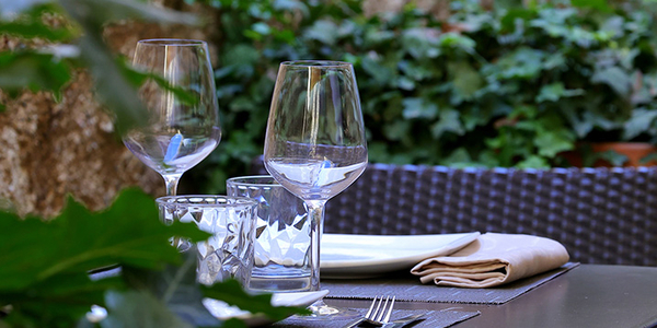 L'Entre Pots Pézenas • restaurant cuisine faite maison• tables en terrasse