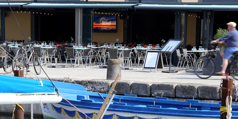 O Soleil Marseillan, restaurant-brasserie avec du fait maison sur le quai ( ® SAAM-fabrice CHORT)
