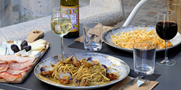 Restaurant italien Béziers Chez Barbara Béziers • Produits italiens à déguster sur place au restaurant ou à emporter depuis l'épicerie fine (® SAAM-fabrice CHORT)