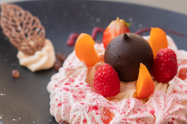 Pavlova, Mousseline Vanille et Fruits de saison