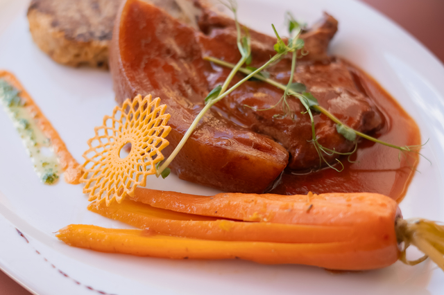 Pluma de Porc Snacké à la crème de Chorizo, Légumes croquants