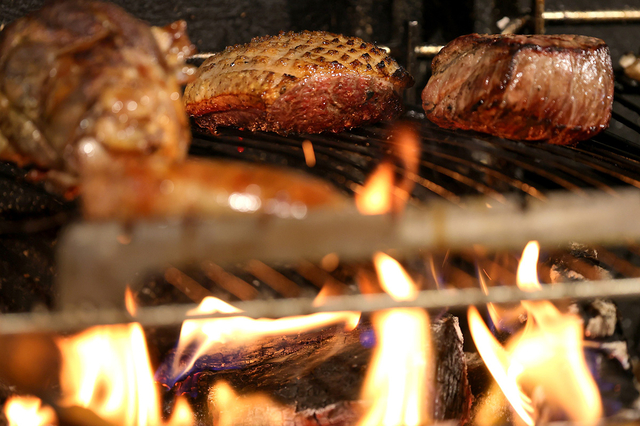 L'Assiette d'Anatole Pézenas, restaurant de grillades au feu de bois et de cuisine maison ( ® SAAM-fabrice CHORT)