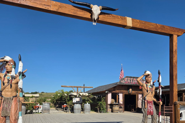 Ranch El Paso à Murviel-les-Béziers • restaurant Grillades au feu de bois chez O Saloon (®ranch el paso) Ranch El Paso à Murviel-les-Béziers • restaurant Grillades au feu de bois chez O Saloon (®ranch el paso)