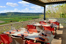 Restaurant La Tour Montady propose une cuisine fait maison et des tables en terrasse avec une vue incroyable (® SAAM - fabrice CHORT)